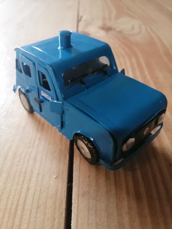 handmade model garda car