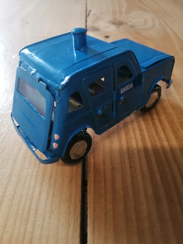 handmade model garda car