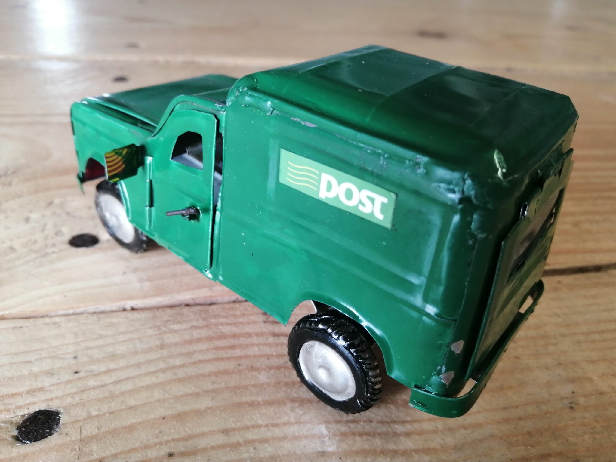 Post Van Model Old Irish Post Van Model 12cm - MadaCars